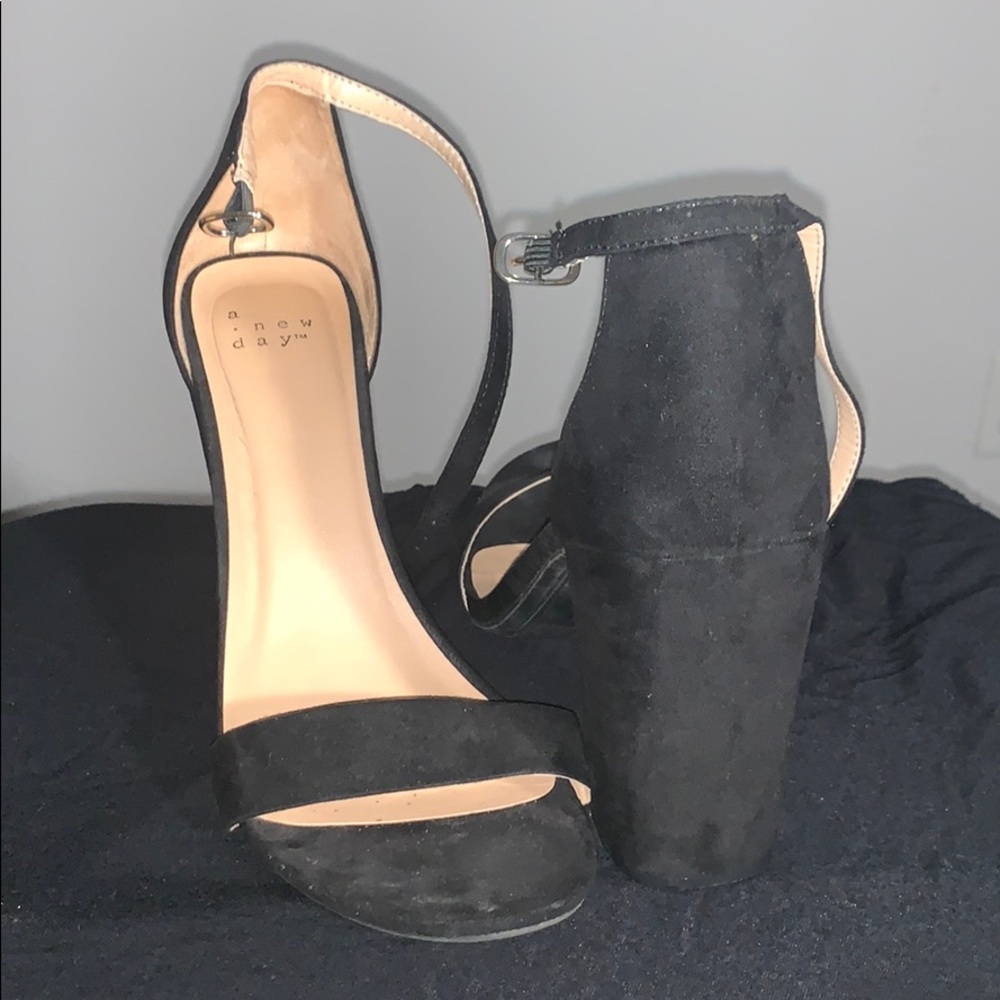 Heels - Picture 3 of 3